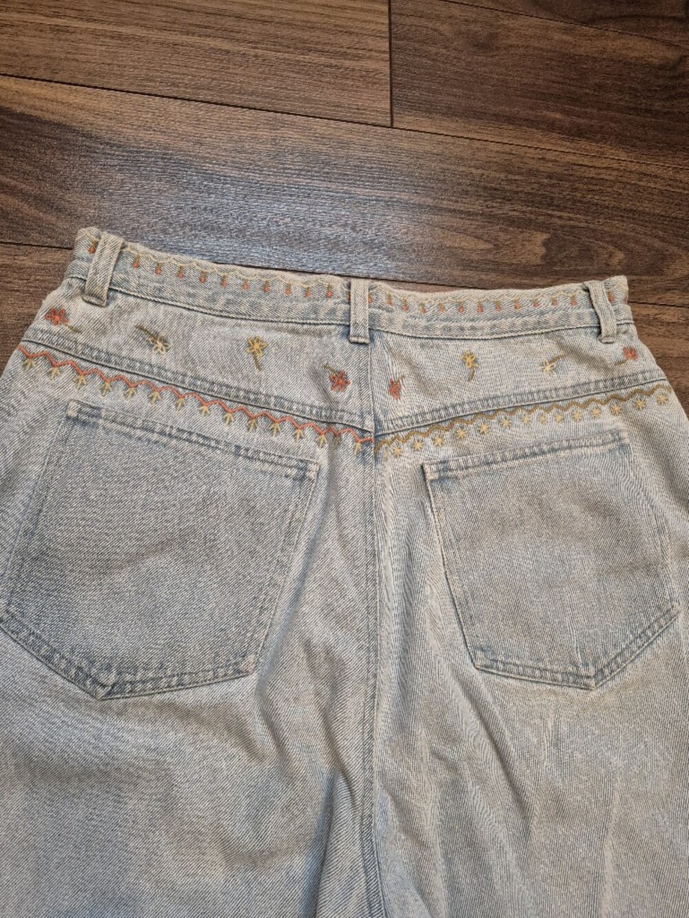 CAMBRIDGE COUNTRY STORE DRY GOODS Embroidered Jeans - Picture 6 of 8